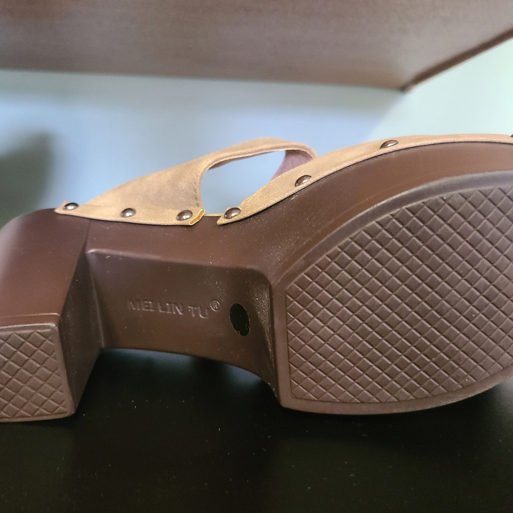 Ladies Clogs - Picture 4 of 4